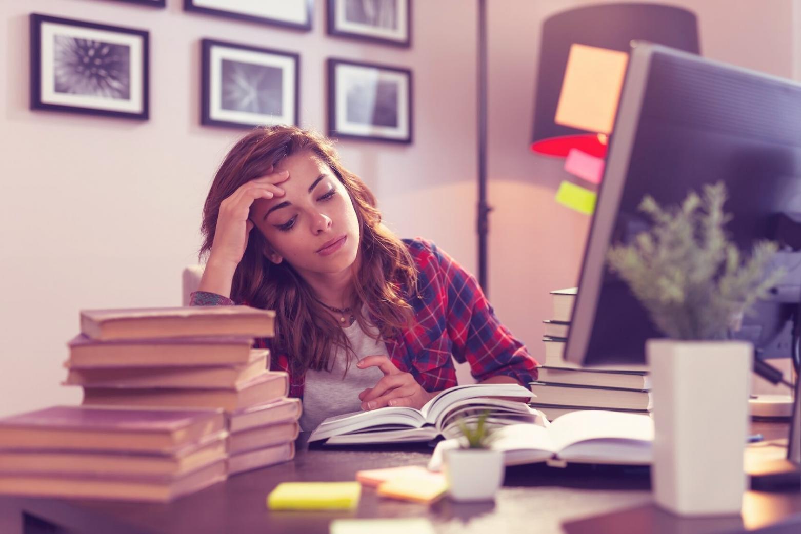 Workshop prático com participantes aplicando estratégias de SEO