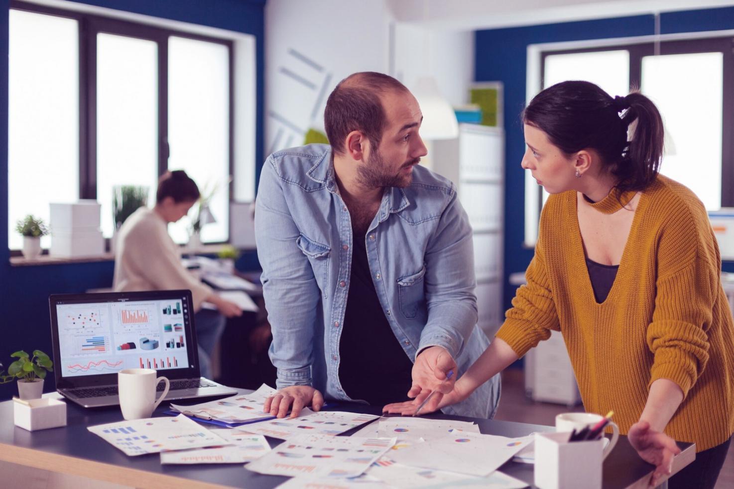 Profissional a trabalhar em estratégia digital